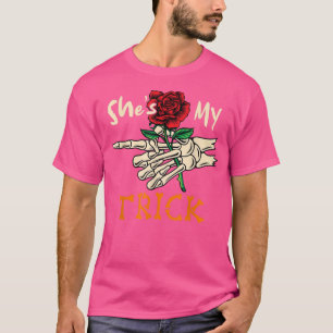 Zeig meinen Trick Halloween Skeletton Hand Holding T-Shirt