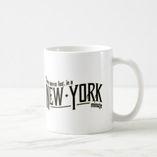 Zeit bewegt sich schnell in eine New- Yorkminute Kaffeetasse