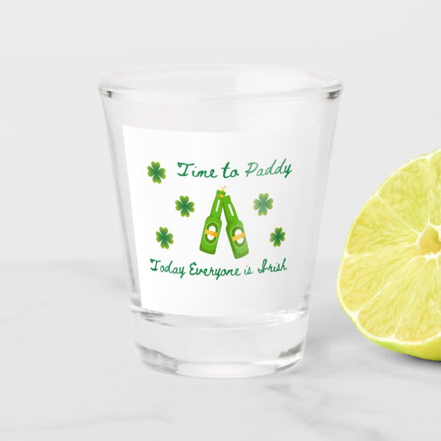 Zeit bis Paddy: Heute ist jeder irisch auf einem Schnapsglas (Vorderseite)