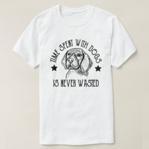 Zeit, die mit Hunden verbracht wird, wird nie vers T-Shirt