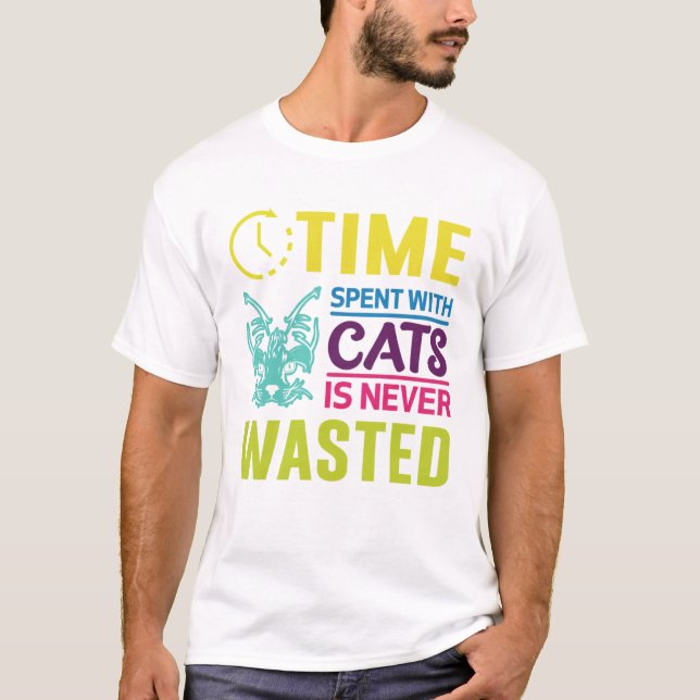 Zeit, die mit Katzen verbracht wird, verschwendet  T-Shirt (Vorderseite)