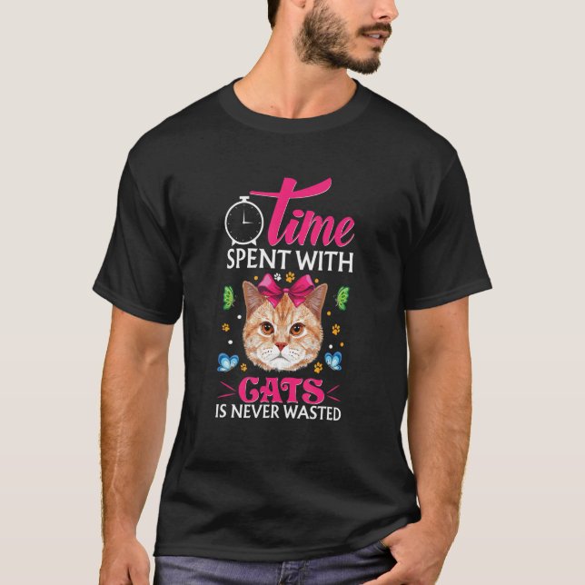 Zeit, die mit Katzen verbraucht wird, wird nie ver T-Shirt (Vorderseite)