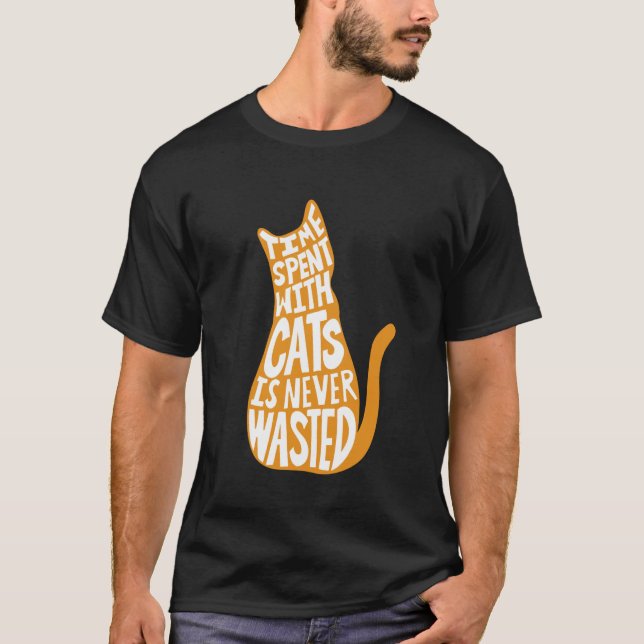 Zeit, die mit Katzen verbraucht wird, wird nie ver T-Shirt (Vorderseite)