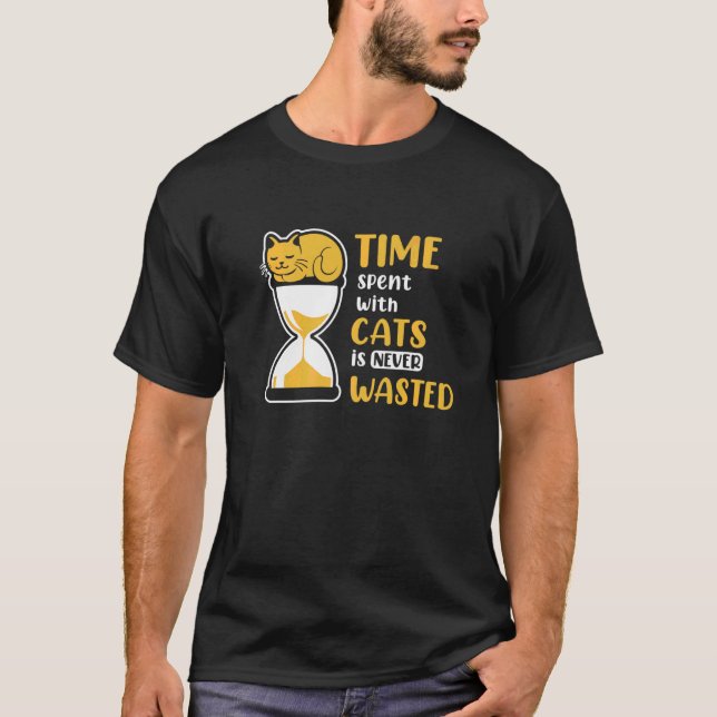 Zeit, die mit Katzen verbraucht wird, wird nie ver T-Shirt (Vorderseite)