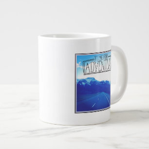 Zeit für Abenteuer Jumbo-Tasse
