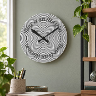 Zeit ist eine Illusion – Schwarz-Weiß-Op-Art Runde Wanduhr