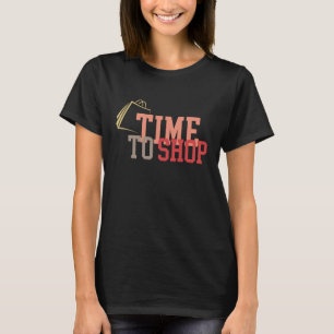 Zeit, um das Angebot für Frauen im Shopping-Shirt T-Shirt