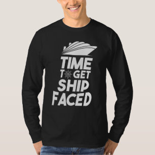 Zeit, um das Schiff lustig zu gestalten Segelboot T-Shirt