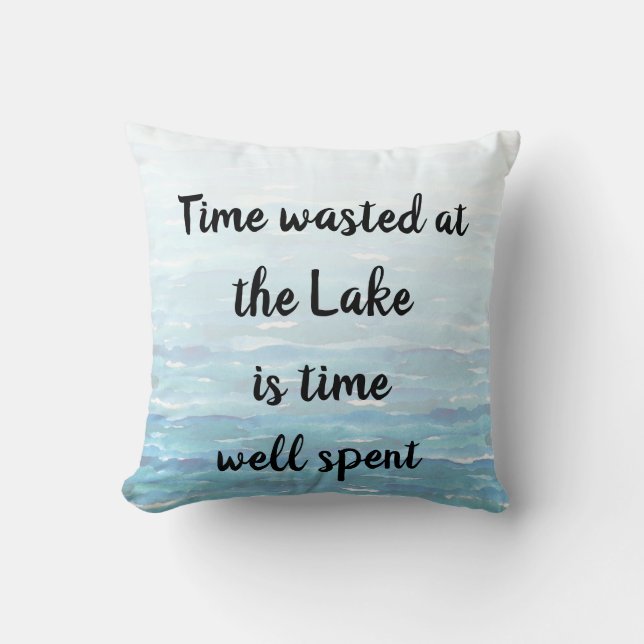 Zeit verschwendet am See ist Zeit gut verbracht Kissen (Vorderseite)