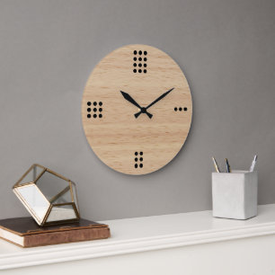 Zeitgemäße Punktzahlen auf Imitaten aus Holz Große Wanduhr