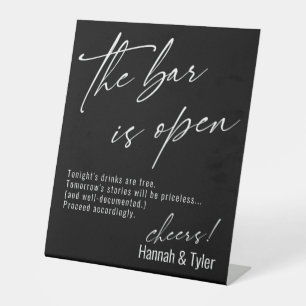 Zeitgenössische Handschrift Schwarz Die Bar ist ge Sockelschild
