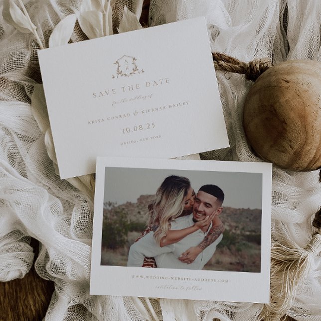 Zeitlose Reben Beige Wappen Monogram Foto Save The Date (Von Creator hochgeladen)