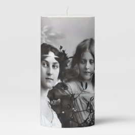 Zeitloses Portrait von Mutter und Tochter Stumpenkerze