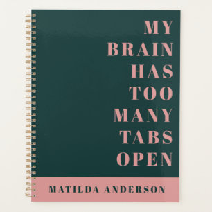 Zeitschrift mit minimaler grün-rosa Schrift Planer