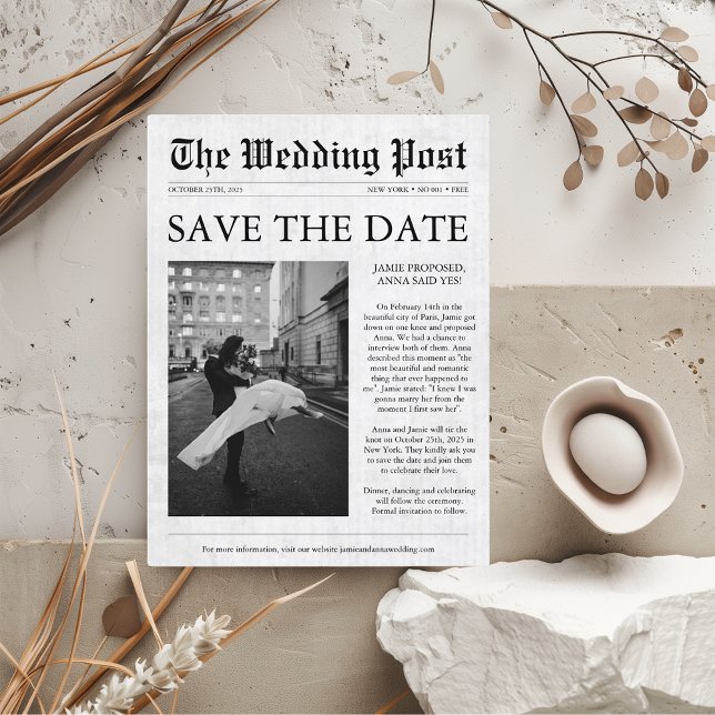 Zeitung Einzigartiges Foto Save the Date Ankündigungspostkarte (Newspaper Photo Save The Date - unique, quirky wedding save the dates)