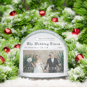 Zeitungsdesign   Newlyweds Foto Schneekugeln