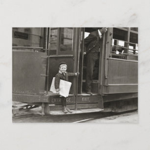 Zeitungsjunge fährt auf Straßenbahn, 1910 Postkarte