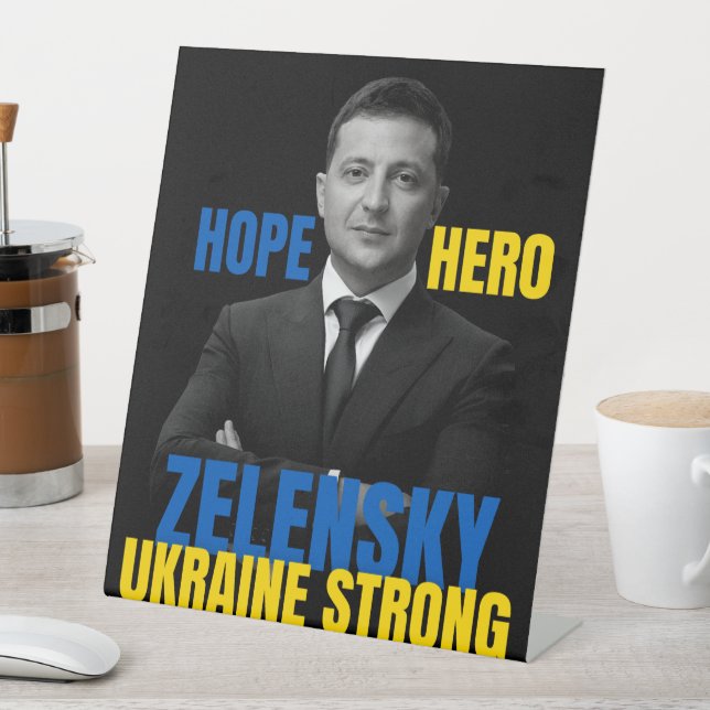 Zelensky Hope Hero Ukraine Strong Sockelschild (In Situ)