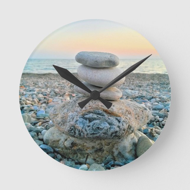 Zen Beach Stones Runde Wanduhr (Vorderseite)