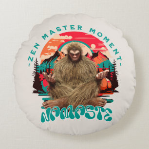 Zen Master Moment - Namaste Funny Bigfoot Rundes Kissen