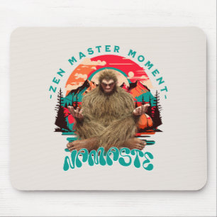 Zen-Meister-Moment Bigfoot-Meditation Retro-Art Mousepad