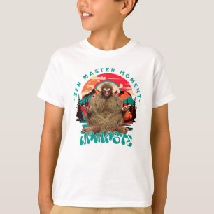 Zen-Meister-Moment Bigfoot-Meditation Retro-Art T-Shirt