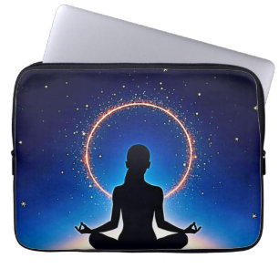 Zen unter Sternen: Kosmische Meditation Laptopschutzhülle