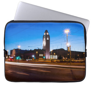 Zentral Helsinki während der Blauen Stunde Laptopschutzhülle