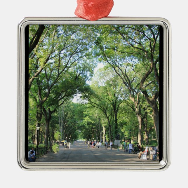Zentralpark: Poet's Walk im Sommer Ornament Aus Metall (Vorne)