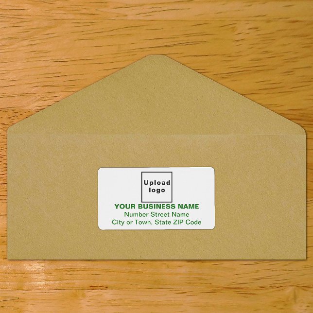 zentriertes, auf grüne Texte ausgerichtetes Versan (Center aligned shipping label in green text on envelope)