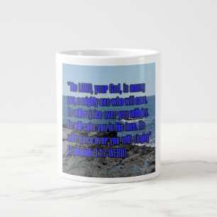 Zephaniah 3:17 WEBU-Tasse Jumbo-Tasse