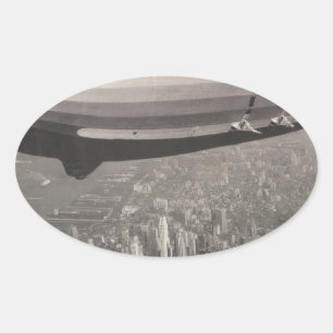 Zeppelin in New York City Ovaler Aufkleber