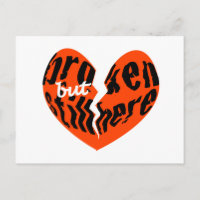 Zerbrochen, aber immer noch hier Herz Postcard