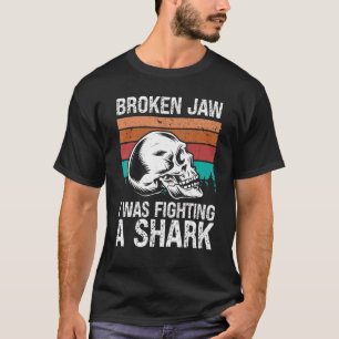 Zerbrochene Kiefer-Erholung Kämpfen Haie gebrochen T-Shirt