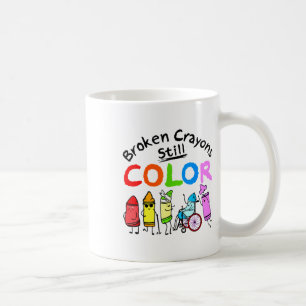 Zerbrochene Verrückte können Kinder noch immer von Kaffeetasse