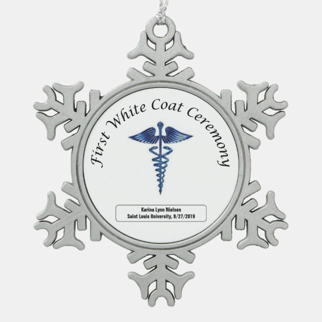 Zeremonie für die Pflege des ersten weißen Coats Schneeflocken Zinn-Ornament (Vorderseite)