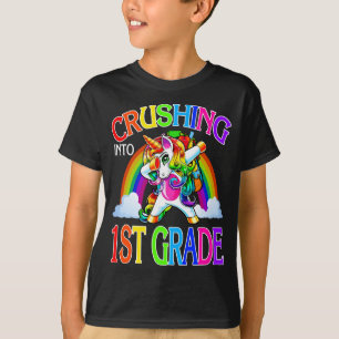 Zerfall in das Einhorn der ersten Klasse zurück in T-Shirt