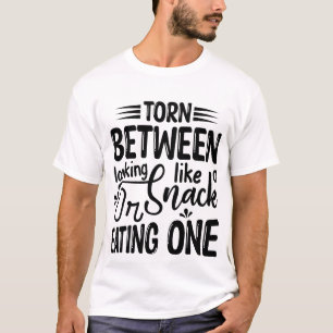 Zerrissen zwischen dem Aussehen wie ein Snack Lust T-Shirt