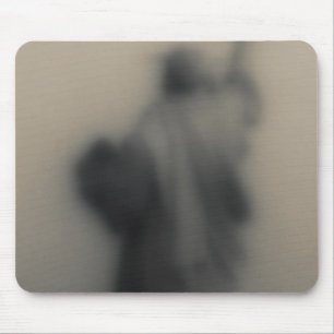 Zerstreutes Bild des Freiheitsstatuen Mousepad