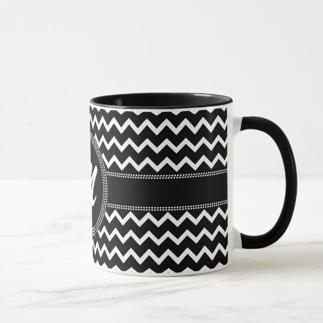Zickzack des Chic-Zickzack Monogramm-M in Tasse (Rechts)