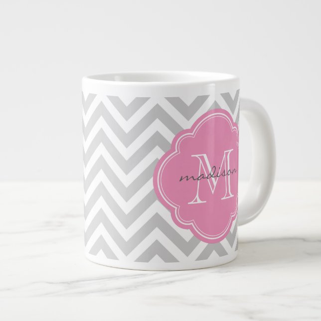 Zickzack Monogramm, grau und rosa Jumbo-Tasse (Vorderseite Rechts)