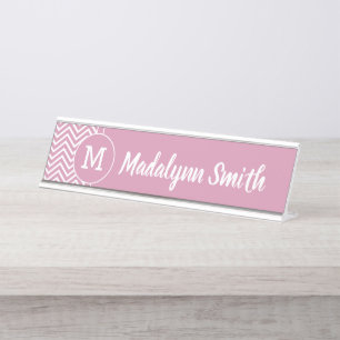 Zickzack Muster mit Monogramm - Rose Pink Schreibtischnamensplakette