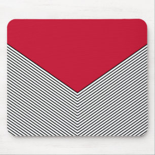 Zickzack Schwarzweiß-Design und rotes Dreieck Mousepad