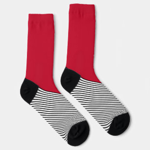 Zickzack Schwarzweiß-Design und rotes Dreieck Socken