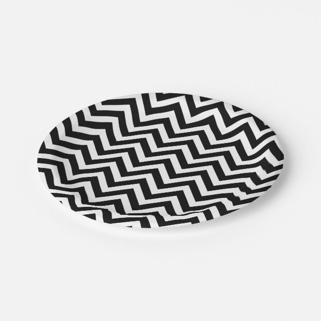 Zickzack Streifen in Schwarz und Weiß Pappteller (Schrägansicht)