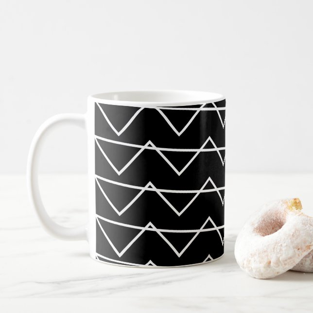 Zickzack Streifen Zigzag Muster Schwarz-Weiß Kaffeetasse (Mit Donut)