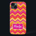 Zickzack Zickzack-Muster, farbenfroh rosa Pad-Gehä Case-Mate iPhone Hülle<br><div class="desc">Trending zigzag Gehäuse in fett rosa,  orange,  rot und gelb. Niedlicher,  heller Ipod-Fall von Sarah Trett. Anpassen mit dem Namen Ihrer Wahl,  derzeit liest Marilyn.</div>