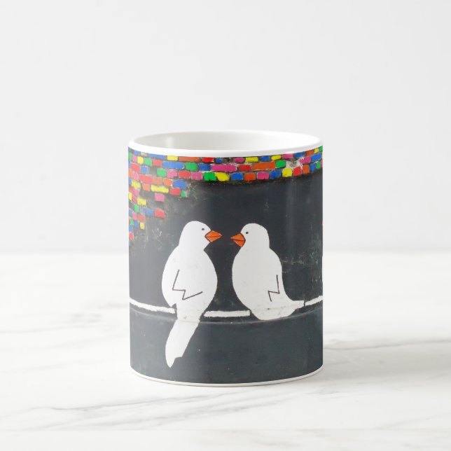 Ziegelmauer: Graffiti-Mauer Kaffeetasse (Mittel)
