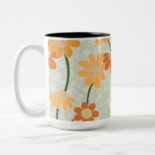 Ziemlich retro-gedämpfte Blumen der 1970er Jahre Zweifarbige Tasse