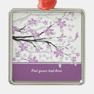 Zierzweig und violette Blumen Silbernes Ornament